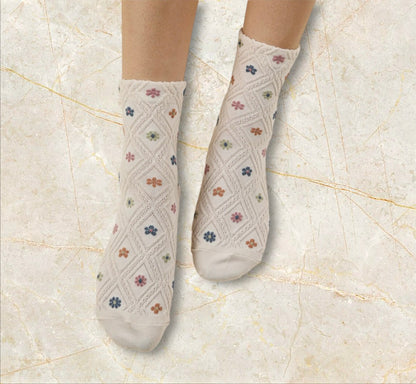 Dainty Daisy Crew Socks