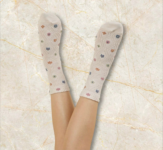 Dainty Daisy Crew Socks